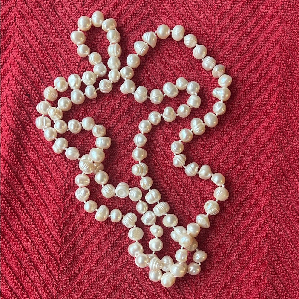Elegant Cultured Pearl Necklace
